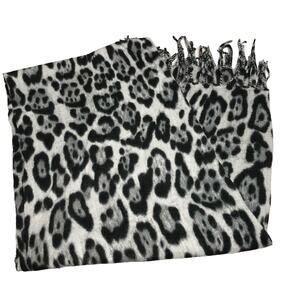 NWOT Pretty Persuasions Gray Black Cheetah Print Fringe Hem Scarf